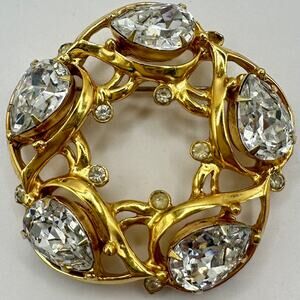 Vintage gold tone clear pear cut glass rhinestones round wreath brooch